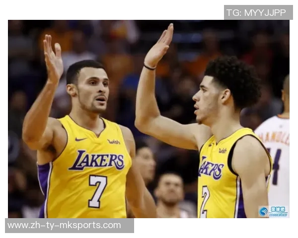 小南斯篮下强势扣篮展现霸主风范引爆全场激情时刻