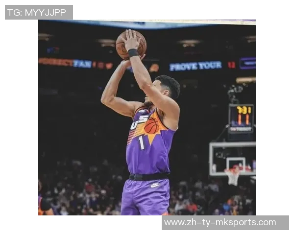 布克半场表现平平仅得8分2板5助球队状态堪忧需加强进攻效率